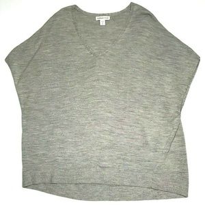 1X Gray V Neck Wool Blend Short Sleeve Sweater GUC